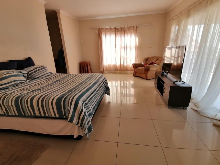 5 Bedroom Property for Sale in Tlhabane West North West